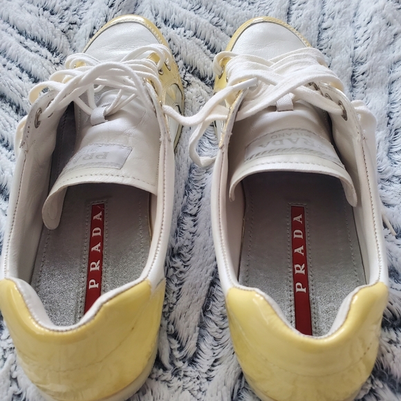 Tennis shoes - Picture 2 of 5